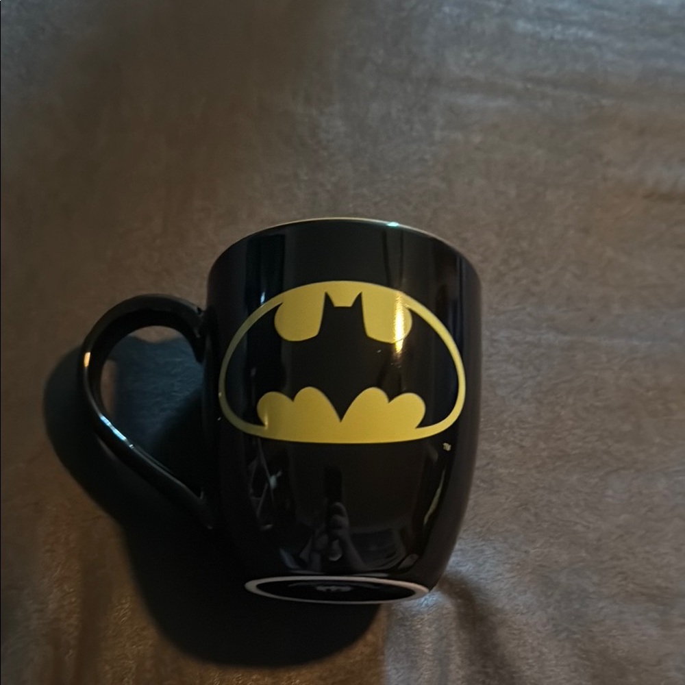Batman Logo Mug - Picture 2 of 4